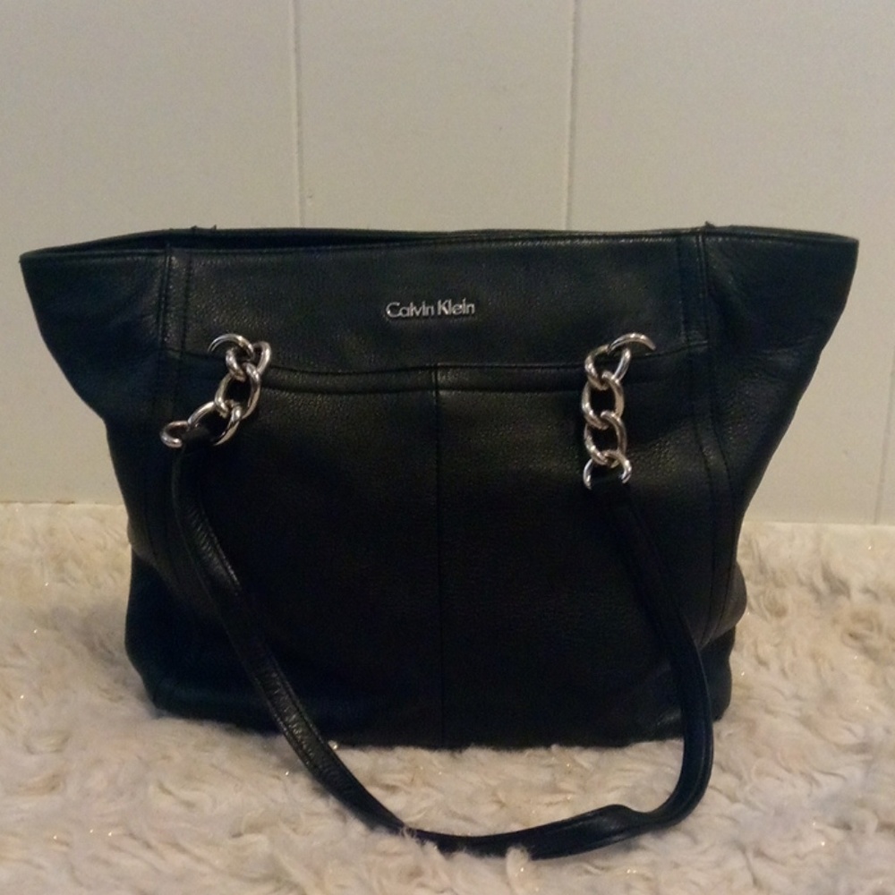 Calvin Klein black puse